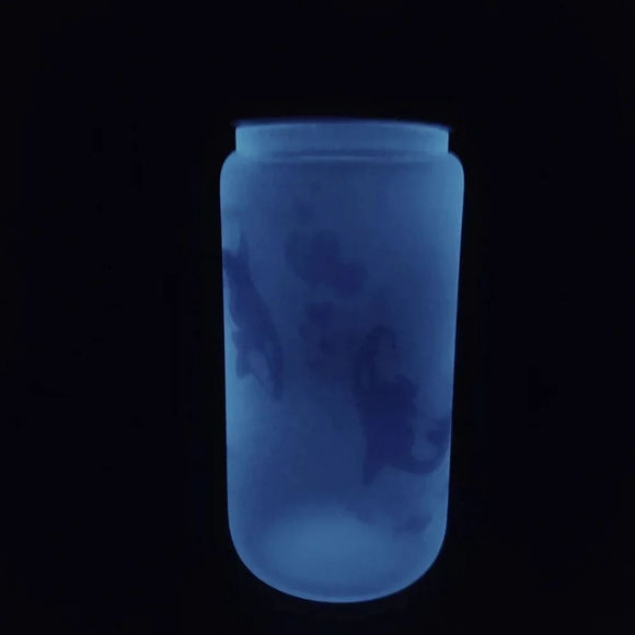 Killer whale glow in the dark glass cup with lid and straw - Picture 7 of 7